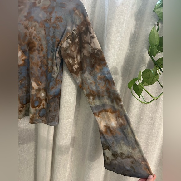 Loverly Goods bell sleeve bamboo top size large - Picture 4 of 7